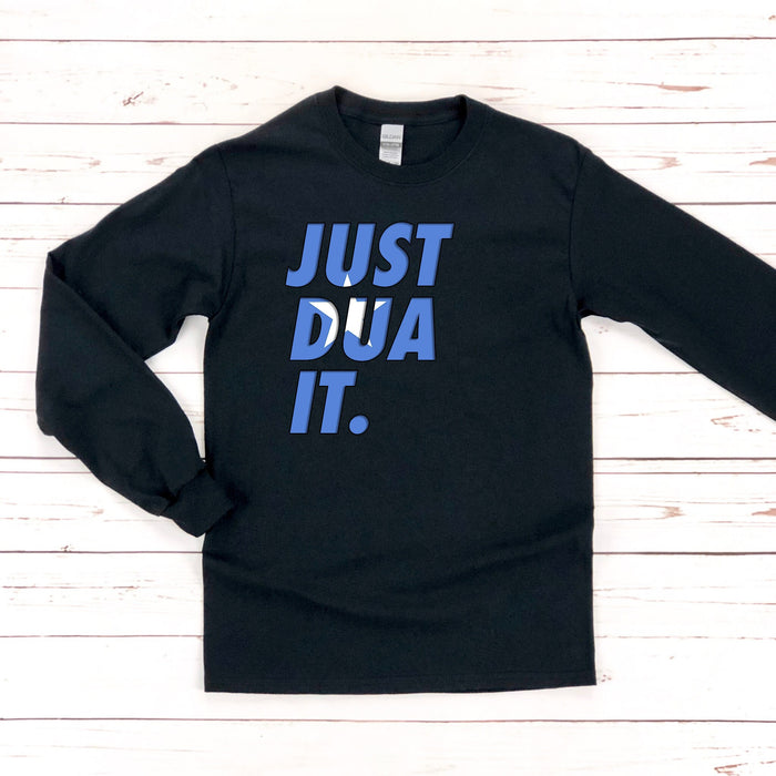 a black shirt that says just dua it